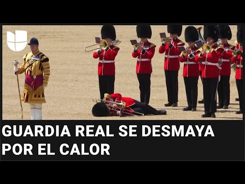 Guardias reales caen desmayados por las altas temperaturas