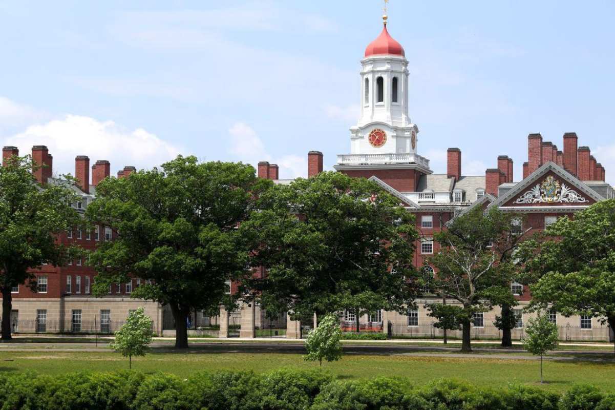 Exalumnos judíos de Harvard amenazan con retirar sus donaciones