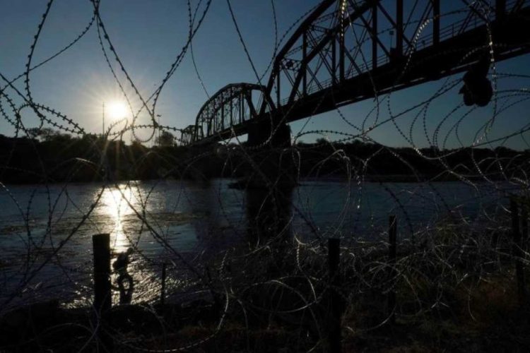 El sector ferroviario de EE.UU. pide a la Oficina de Aduanas reabrir inmediatamente el paso de trenes en la frontera sur