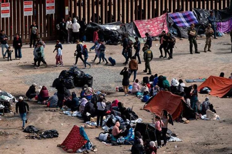 La Casa Blanca busca espacios para albergar a migrantes