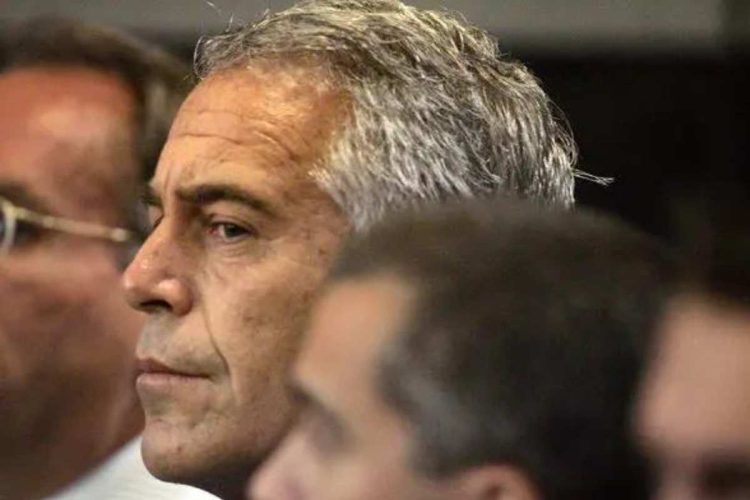 Mas información revelada de los documentos sobre Jeffrey Epstein