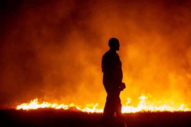 Una madre murió intentando salvar a sus hijos de un incendio