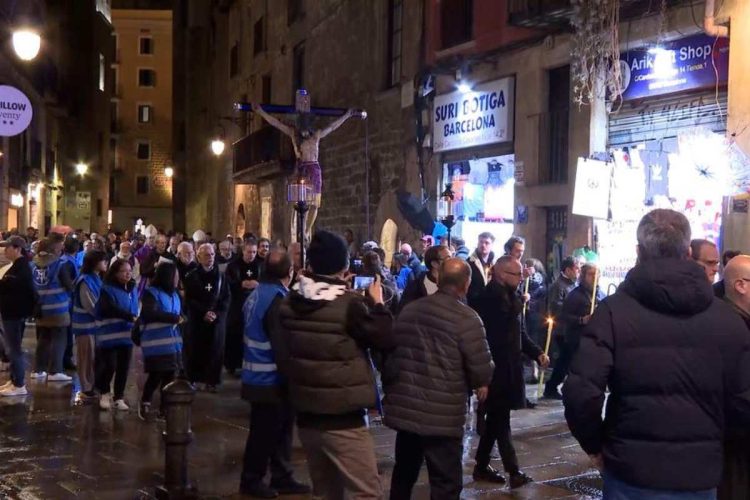 Comunidad católica de Barcelona reza para atraer la lluvia