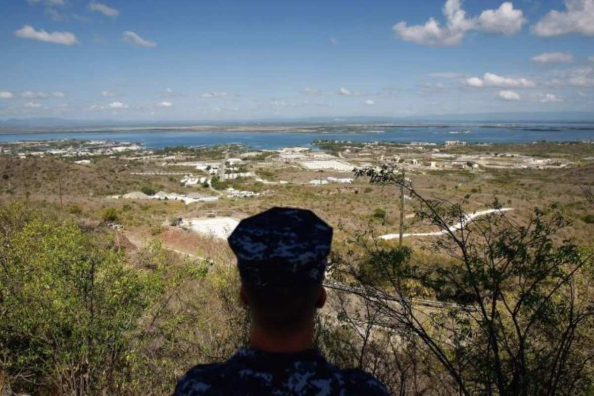 El Gobierno de Biden evalúa utilizar Guantánamo