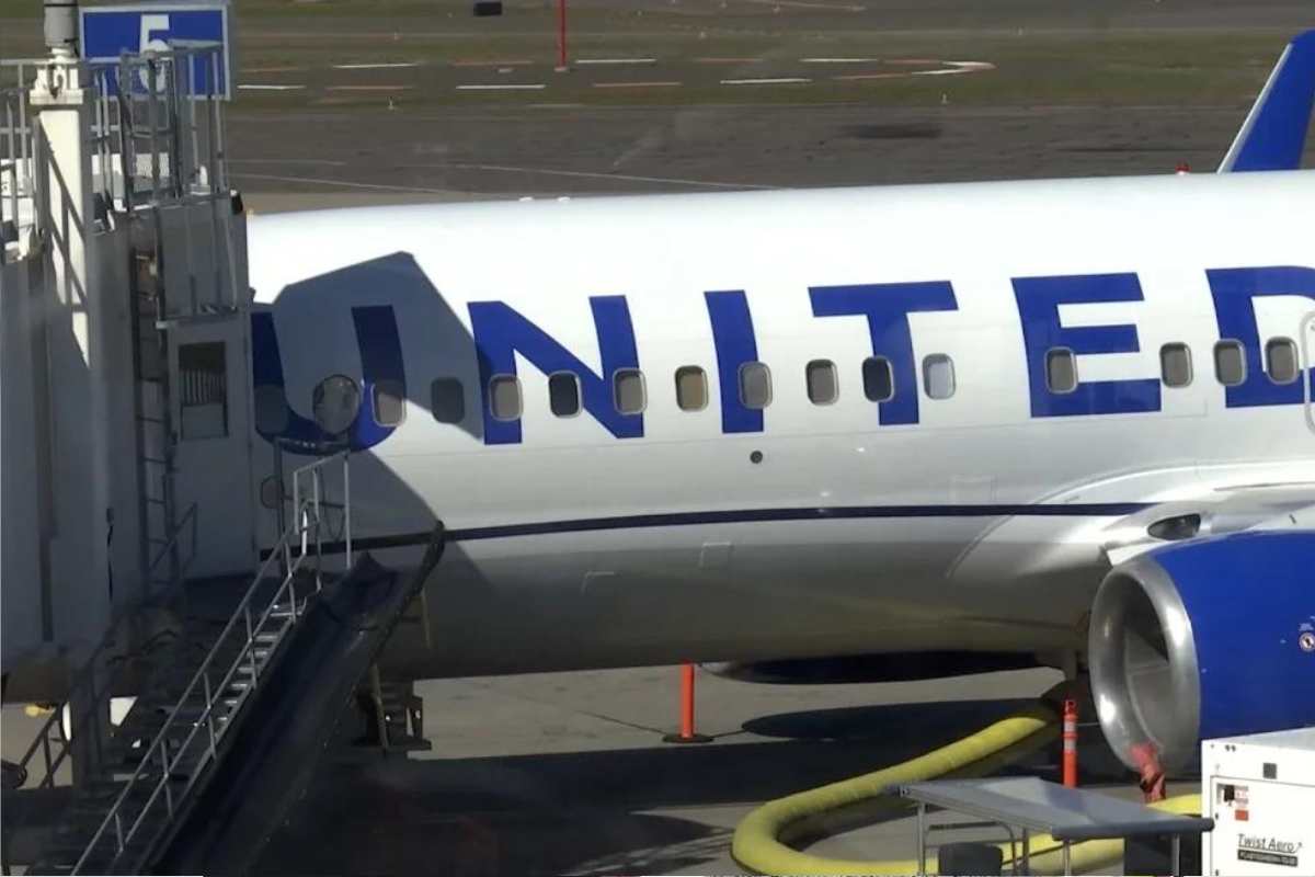 United Airlines descubre falta de panel externo