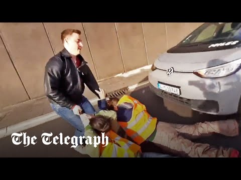 Drivers drag climate activists off streets in Berlin