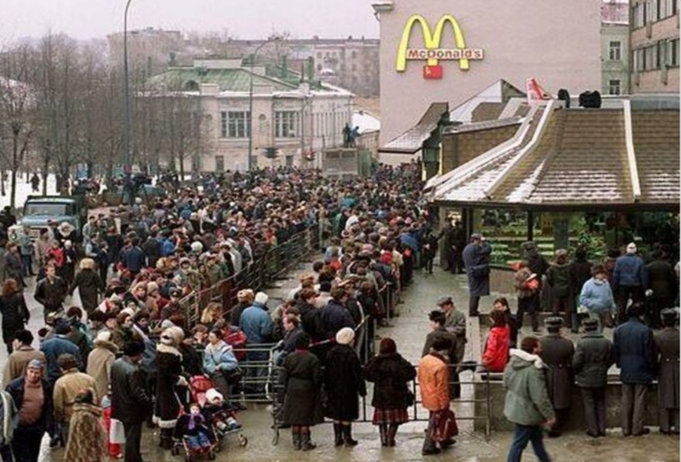 Chaos and gigantic lines mark the last days of Macdonald’s in Russia