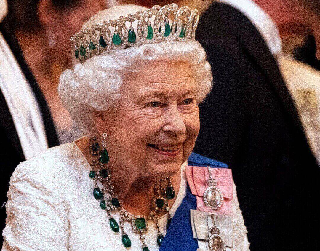 Find out what is the degree of studies that Queen Elizabeth II reached