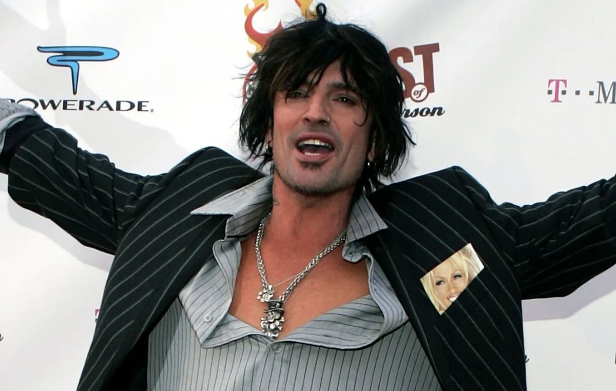 Tommy Lee publishes controversial nude photo on networks at 59 years old