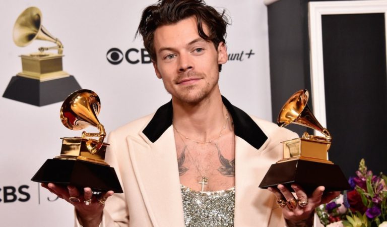 Harry Styles gets together with gradma who presented a Grammy award to him